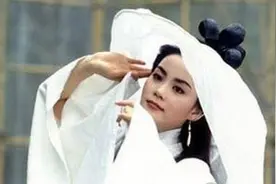 王菲罕见古装造型白衣飘飘 与心爱之人换血变白发苍苍老太婆图片