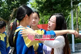 班主任伤感送别学生：“孩子毕业了，很舍不得”图片