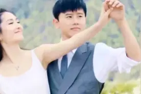 张杰母亲节晒妻子孕肚写真 谢娜穿白沙依偎怀中视频封面