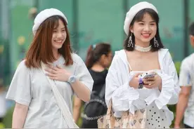 广州街头最吸睛的美女闺蜜这样穿搭……你get到没？图片