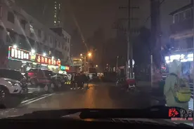 “蹲点”执法！长沙银盆岭“烧烤一条街”将为历史图片