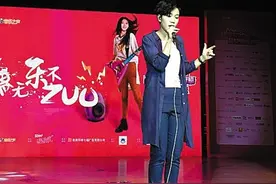 李霄云为“超女”师妹加油图片