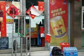 深夜破门而入专盗香烟和食物 这个盗贼“有点怪”图片