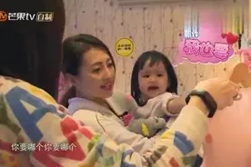包文婧带饺子购物，饺子只要裙子不要裤子给妈妈打扮，包文婧无奈视频封面