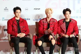 [GOT7][新闻]150618 GOT7广州大秀接地气粤语，猛赞“凤爪”好吃图片