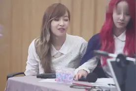 宋茜和郑秀晶同框 这两人有说有笑视频封面