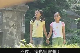 巴啦啦小魔仙：小蓝被黑魔仙小月抓走，美琪美雪来救她视频封面