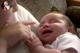 这么小的宝宝就会假装睡觉逗妈妈开心了，新一届奥斯卡影帝诞生视频封面
