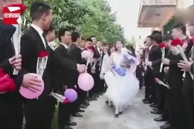 浪漫！520全班40多名男生向班级唯一女生告白视频封面