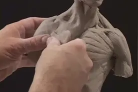 看似简单的雕塑 从骨骼到肌肉一层层加泥 把结构做了一遍视频封面