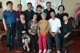 阔别四十年我们来相会图片