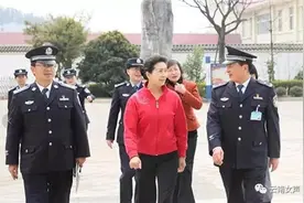 云南省妇联到监狱系统开展“三八”节专题讲座和社会帮教图片