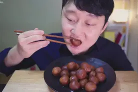 韩国吃货PRUMIR，吃印度甜点玫瑰奶球视频封面