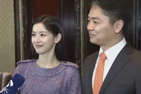 章泽天首次带女儿出镜拍摄公益宣传片，刘强东可爱女儿终曝光视频封面
