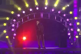 至今仍排名第一的韩国音乐放送事故——咬嘴唇发脾气的人肉卡唱机视频封面