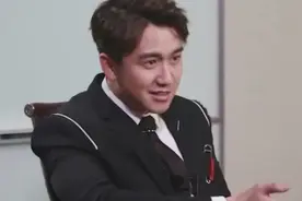 翟天临大学读了12年至今没毕业，全网都催他赶紧写毕业论文视频封面