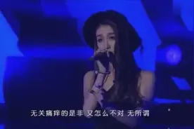 薛之谦携手网红沛子歆，在音乐盛典合唱《丑八怪》台下观众沸腾了视频封面