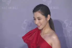双喜临门《薰衣草》女主陈怡蓉新剧杀青 宣布已怀孕预产期为9月视频封面