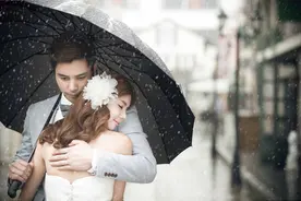 北京婚纱摄影；如何利用雨伞拍唯美婚纱照图片