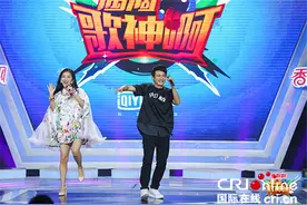 李维嘉拔刀相助谢娜 《偶滴歌神啊》暖心上演图片