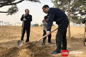 151名部级官员义务植树 多位新部委官员现身京郊公园图片