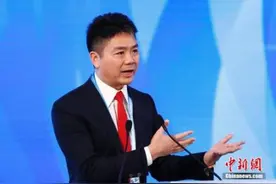 为调研进村当“主任” 刘强东指扶贫需辟“新通路”图片
