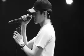 王凯挑战名曲《我等到花儿也谢了》获好评图片