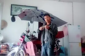 农村小伙发现摩托车老费油，原来是这里赶紧处理视频封面