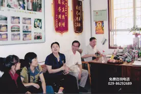 西安荣誉家政获得2016年家政行业最让人放心家政公司图片