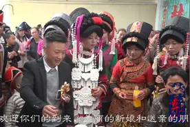 彝人视角实拍彝族人家的婚礼现场来看看新人敬酒的时刻吧视频封面