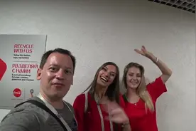 C罗任意球绝平西班牙，现场葡萄牙球迷激动到语无伦次，又唱又跳视频封面