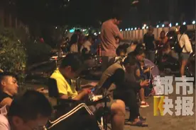 为了给孩子报名 西安数百家长彻夜排长队视频封面