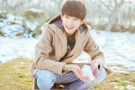 TFboys王源粉丝数量惊人 个人单曲因为遇见你转发量超40万图片