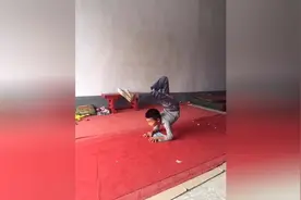 8岁小孩，日常训练，他说他喜欢健身！图片