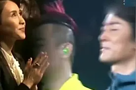 女神黎姿与“古惑仔”相聚，最后“老大乌鸦”的歌唱的好心酸！图片