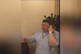 韩红饭桌上借酒兴深情清唱《红高粱》主题曲《九儿》图片