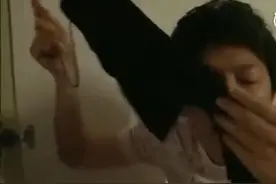 男子居然乘着同学洗澡的时候干出这样龌蹉的事！图片