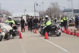 美国警察配哈雷摩托车，看看他们的怎么考核技术的？视频封面