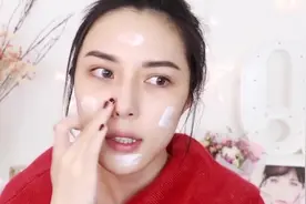 妹子素颜也好看，化了个蜜桃色妆去约会，美丽惊艳撩倒男神视频封面