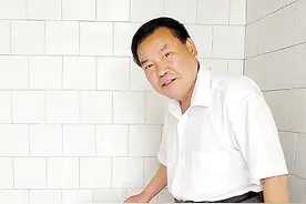 三位村支书盛赞节水创新马桶图片
