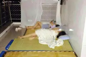 高校女生集体睡楼顶 睡姿千奇百怪让人浮想联翩图片