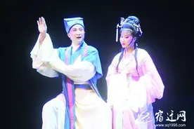 宿迁为200名环卫工人免费献上黄梅戏《女驸马》图片