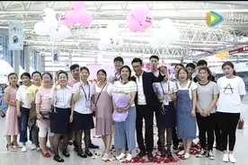 青岛求婚策划：爱慕女领导7年 机场成功求婚图片