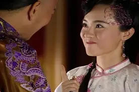 女子夜游碰到皇上，却称皇上为公公，皇上哭笑不得