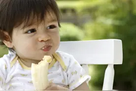 长辈爱给孩子零食，我该怎么办？图片