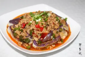 这样煮茄子既省油又好吃——手撕肉末茄子图片