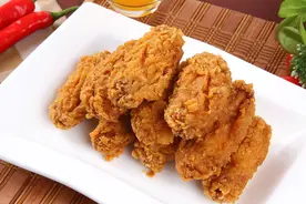 狗狗看到炸鸡的样子，简直不忍直视图片