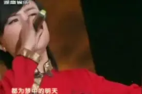 女子一曲《向天再借500年》惊艳全场，比原唱还好听！图片