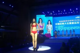 运城最美欣赏：红衣美女图片