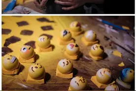 搞笑GIF图：脑洞大开把台球画成emoji表情图片